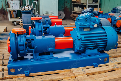 Fotografía New finished electric water pump in factory warehouse