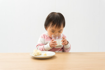 Canvas Print - パンを食べる子ども