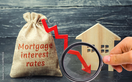 Cuadros en Lienzo Bag with the money and the word Mortgage interest rates and arrow to down and house