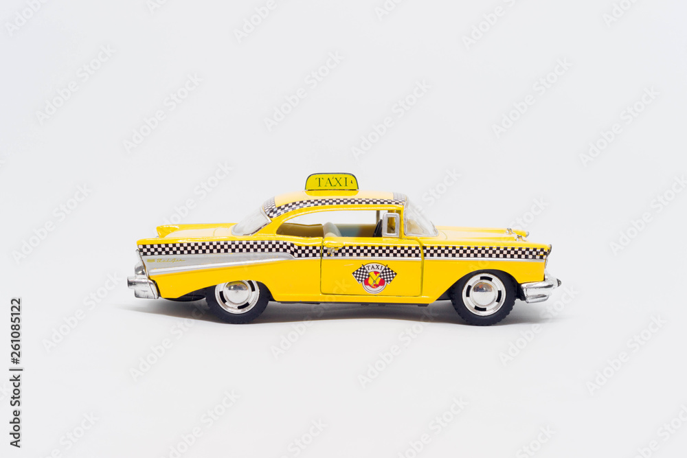 Obraz na płótnie Model żółtej taksówki nowojorskiej vintage w salonie