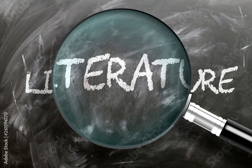 Fotografía Learn, study and inspect literature - pictured as a magnifying glass enlarging w