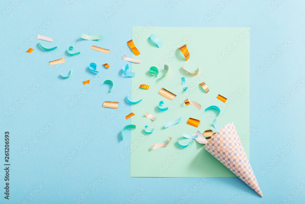 birthday hat with confetti on paper background - obrazy, fototapety, plakaty 
