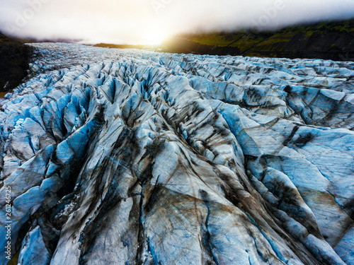 widok-z-lotu-ptaka-piekna-sceneria-krajobraz-svinafellsjokull-lodowiec-w-vatnajokull-parku-narodowym-w-iceland