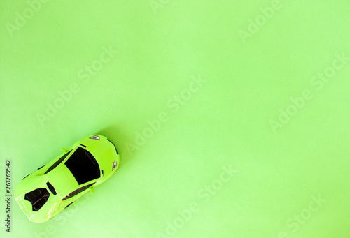 green toy sports car Lerretsbilde