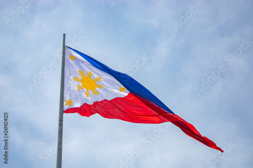 フィリピン国旗と青空 Adobe Stock でこのストック画像を購入して 類似の画像をさらに検索 Adobe Stock