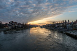 Fototapeta Miasto - Sonnenaufgang über der Donau in Regensburg