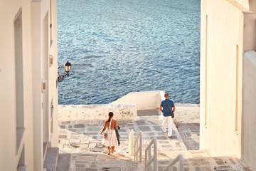 Wall Mural - Couple coming down the stairs to the sea