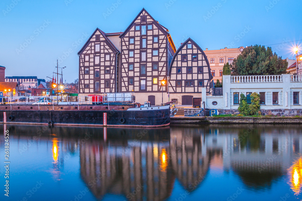 Bydgoszcz old town at amazing sunrise with reflection in Brda river. Bydgoszcz. Poland - obrazy, fototapety, plakaty 