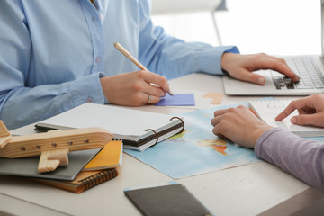 Canvas Print - Client discussing tour with travel agent in office