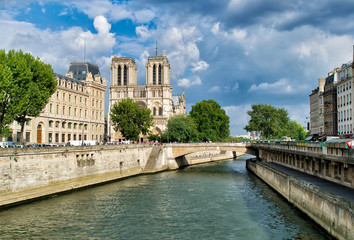 Wall Mural - PARIS, FRANCE - JULY 2014: Exterior view of Notre Dame with tourists. This is the most visited landmark in France