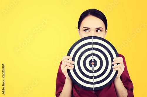 Fotografía Beautiful businesswoman portrait holding round target of darts