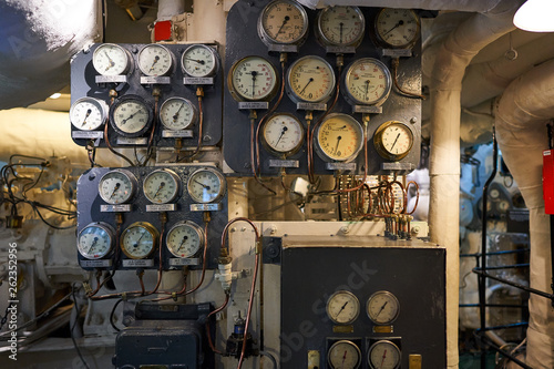 Cuadros en Lienzo Control panel with vintage manometers, pressure gauges and thermometers in boiler room of steam powered war ship or batte ship from world war two served in Royal british navy in north atlantic ocean