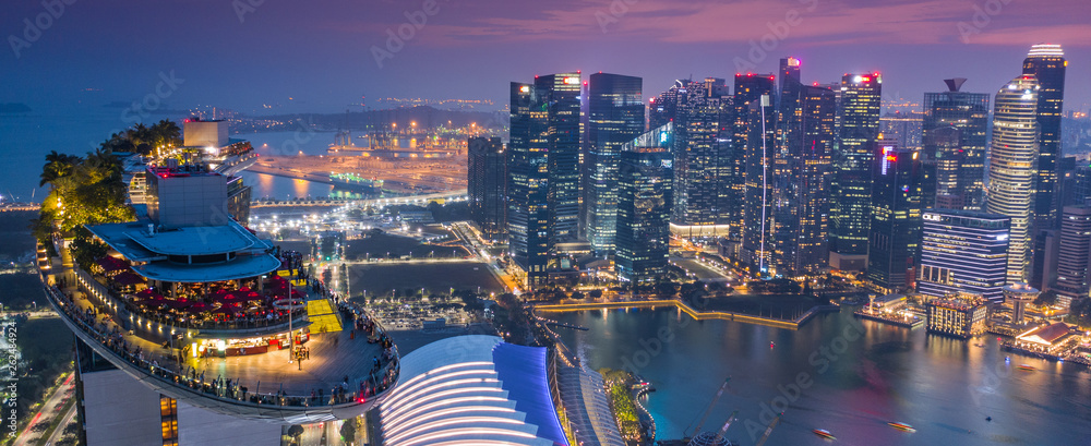 Marina Bay Hotel Skypark Skygarden Skybar at Singapore - Spaceship - obrazy, fototapety, plakaty 