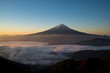 © top10top - 新道峠より朝の富士山を望む