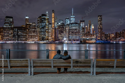 Fotomural Scene of back side couple sitting and looking New york Cityscape beside the east