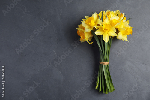 Bouquet of daffodils on dark background, top view with space for text Tableau sur Toile