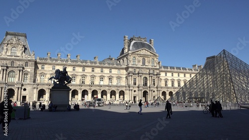 The Louvre Museum in Paris Poster Mural XXL