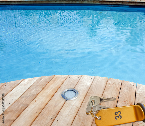 Clé De Chambre Dhôtel Sur Plage De Piscine Buy This Stock