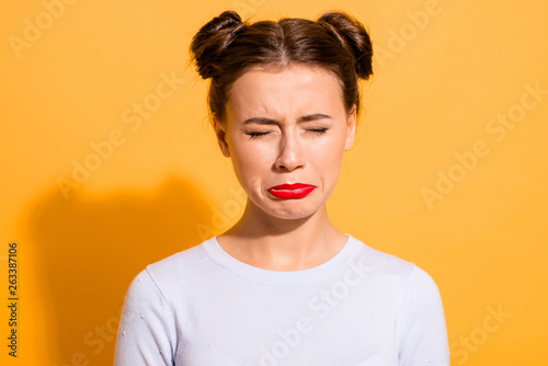 Close-up portrait of her she nice-looking attractive lovely winsome offended tee Tableau sur Toile