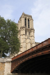 Sticker - Notre-Dame vue sur un quai de Paris