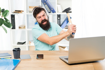 outdated software. computer lag. reasons for computer lagging. how fix slow lagging system. hate off
