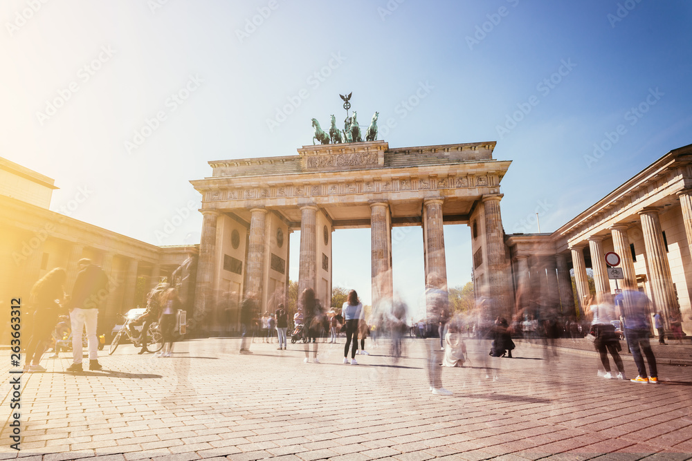 Obraz na płótnie The Brandenburger Tor, Brandenburger Gate in Berlin, Germany. Tourist attraction. w salonie