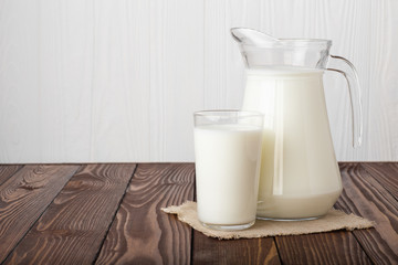 Canvas Print - milk in glass and jug