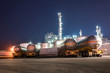 © 一飞 黄 - The oil truck tankers in the refinery background in the evening