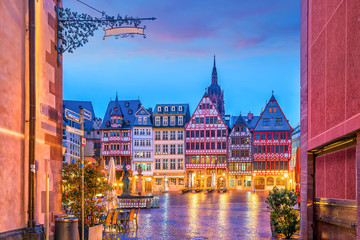 Canvas Print - Old town square romerberg in Frankfurt, Germany