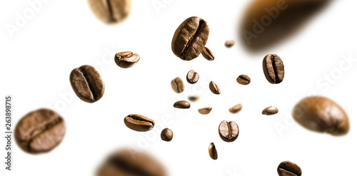 Cuadros en Lienzo Coffee beans in flight on white background