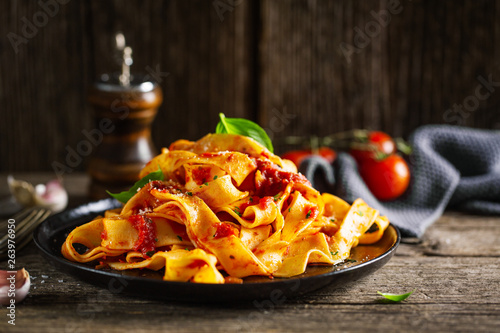 Cuadros en Lienzo Tasty italian pizza with tomato sauce and parmesan