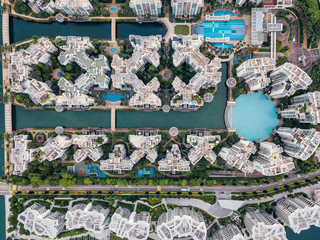 Fototapete - Top view of keppel bay with modern residence in Singapore city.