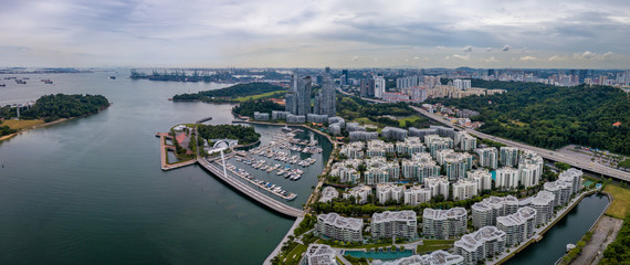 Fototapete - Panorama aerial view of keppel bay with modern residence in Singapore city.