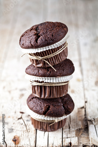 Fotomural Chocolate dark muffins on rustic wooden table.