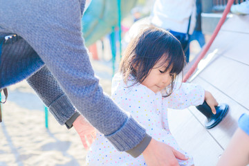 Wall Mural - 公園で遊ぶ女の子