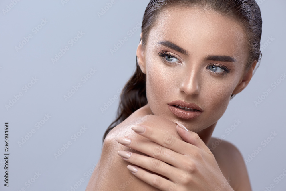 Foto de Stock beautiful woman touching her shoulder and looking ...