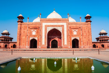 Fototapete - Mosque, Taj Mahal outlying building