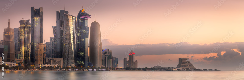 The skyline of West Bay and Doha City, Qatar - obrazy, fototapety, plakaty 