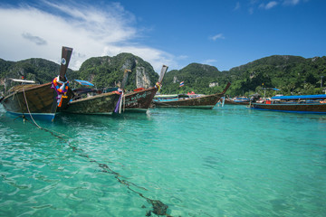 Touring around the iconic Phi Phi Islands and the Bamboo island national park. In those places you can find the most beautiful beaches in Thailand with Crystal clear water and white sand. 