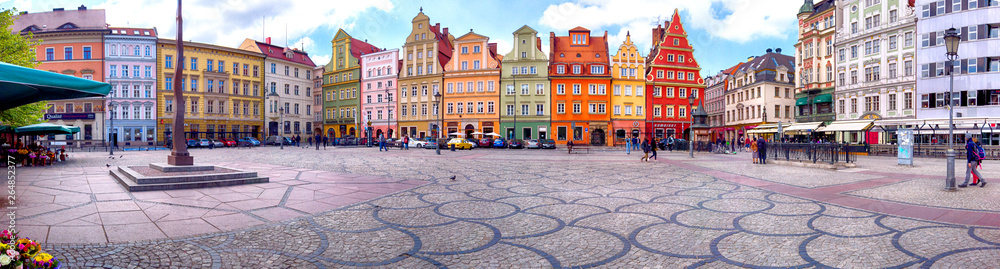 Obraz na płótnie WROCLAW, POLAND - APRIL 22, 2019: Wroclaw Old Town. Salt Square. City with one of the most colorful market squares in Europe. Historical capital of Lower Silesia, Poland, Europe. w salonie