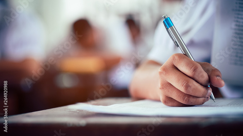 Fotografía Hand of students taking exam with stress in classroom