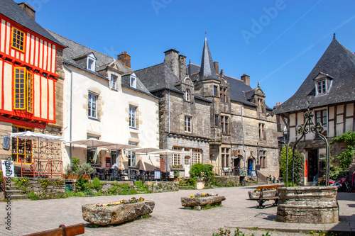 Fotomural Rochefort-en-terre. La place du village. Morbihan. Bretagne