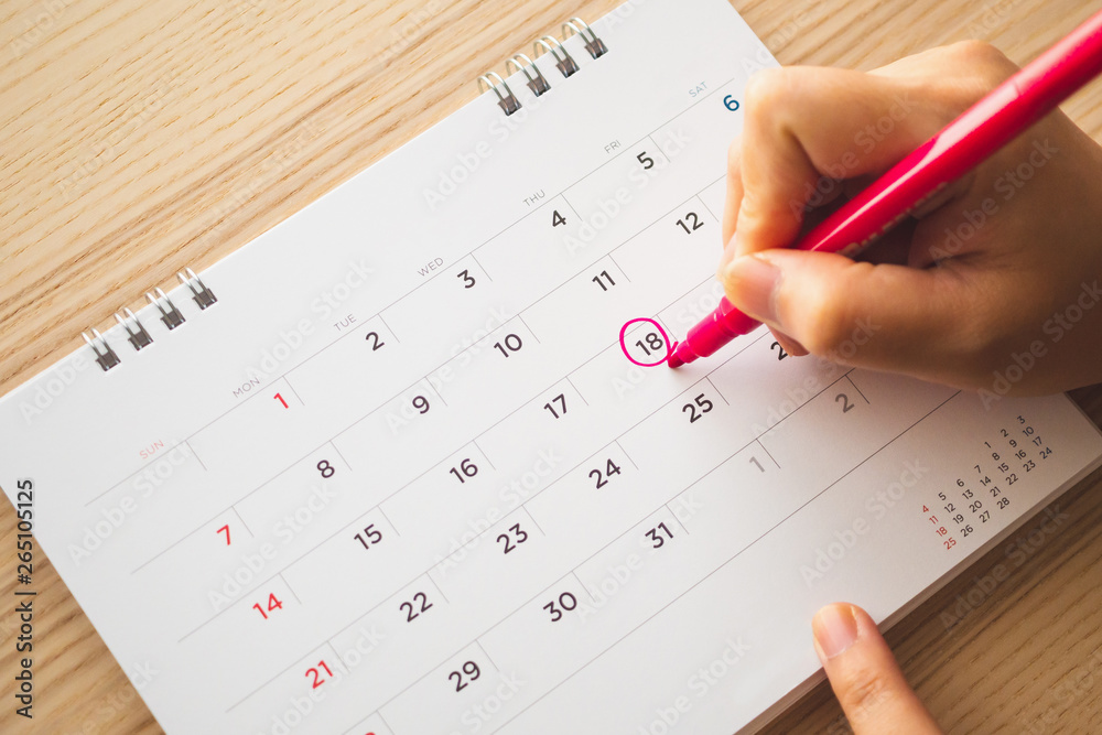 Выпадение после беременности: почему это происходит и как вернуть густоту волос