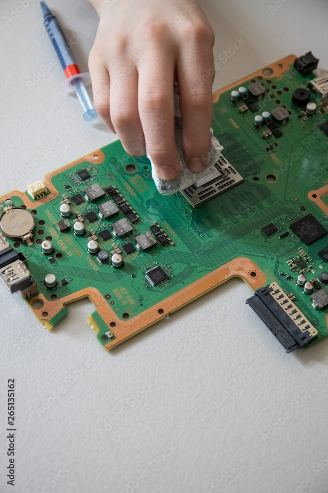 Cleaning And Replacing Thermal Paste On A Cpu From A Limited Addition