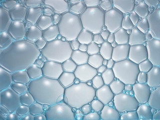 mousse de savon en macrophotographie, bulles de taille variable connectées entre elles