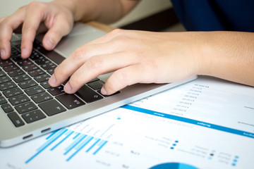 Poster - Close-up pictures of businessmen are seriously analyzing financial graphs.