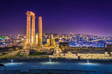 Fototapete - Temple of Hercules at Amman Citadel in Amman, Jordan. 