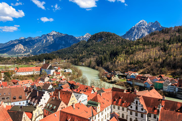 Der Lech durch Füssen im Allgäu Bayern Deutschland