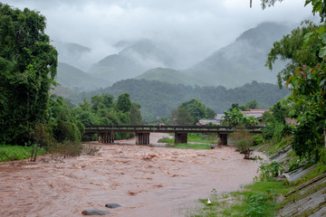 During the rainy season, there is a lot of water from the mountains flowing down, causing many areas of water. Natural disasters during the rainy season.