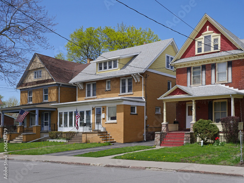 Cuadros en Lienzo row of older middle class American brick houses